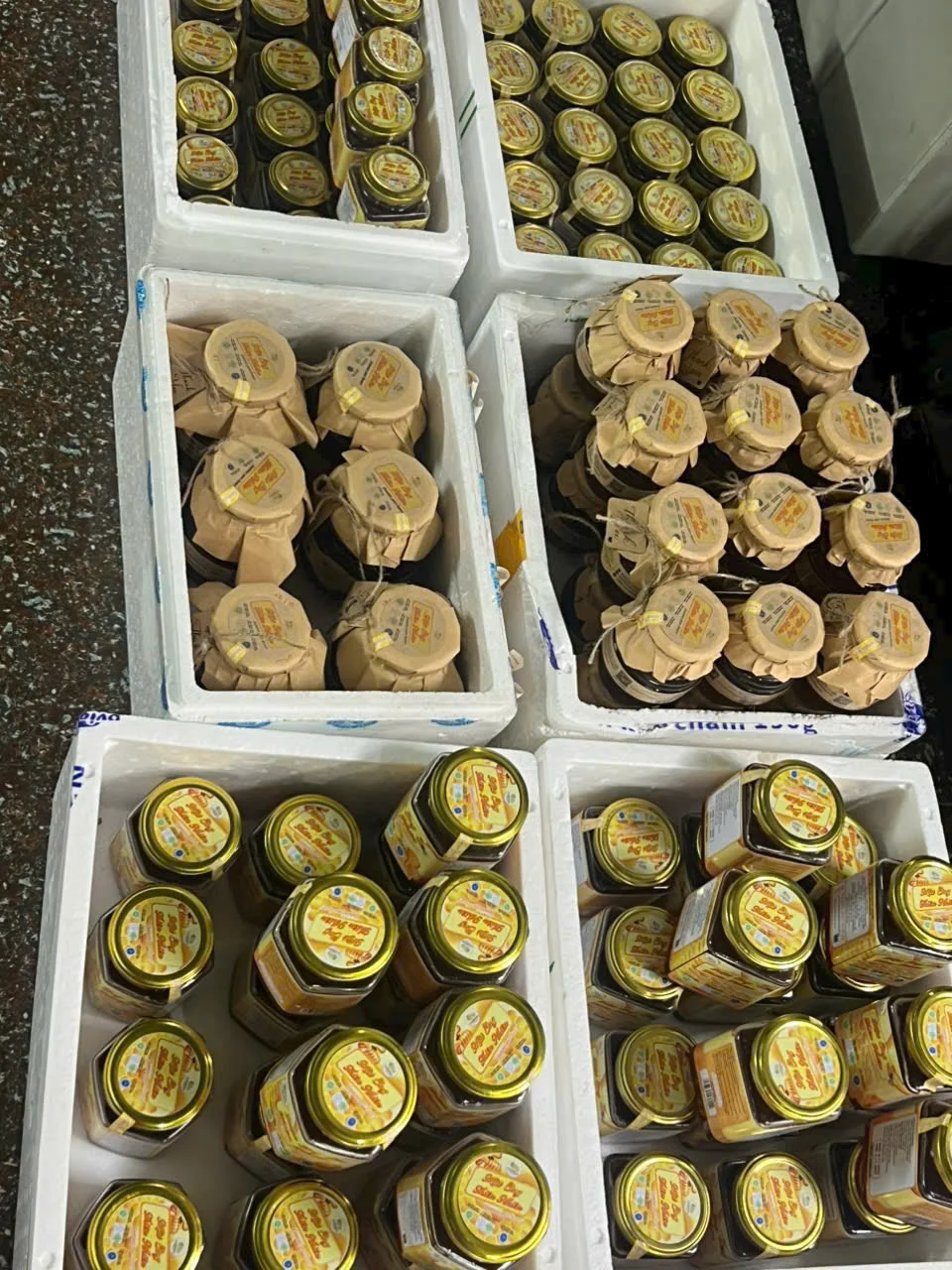 Mật ong dú nguyên tổ đóng thùng